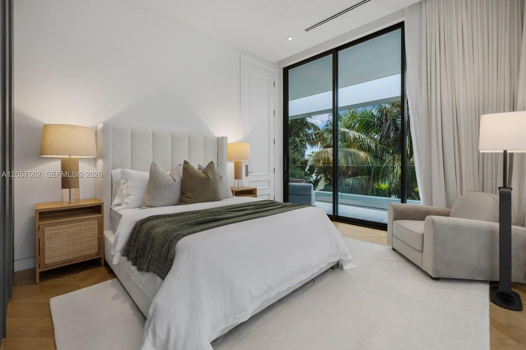 For Sale: $29,000,000 (6 beds, 6 baths, 6942 Square Feet)
