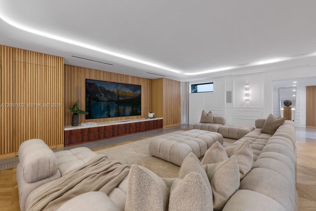 For Sale: $29,000,000 (6 beds, 6 baths, 6942 Square Feet)