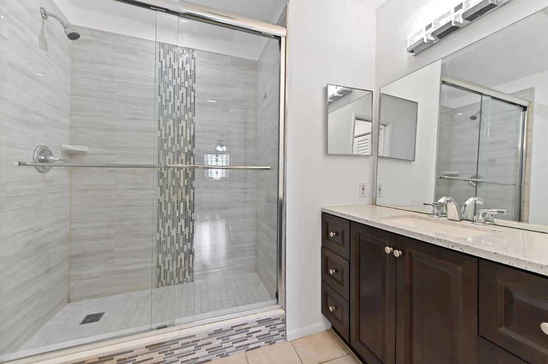 18 bathroom 01