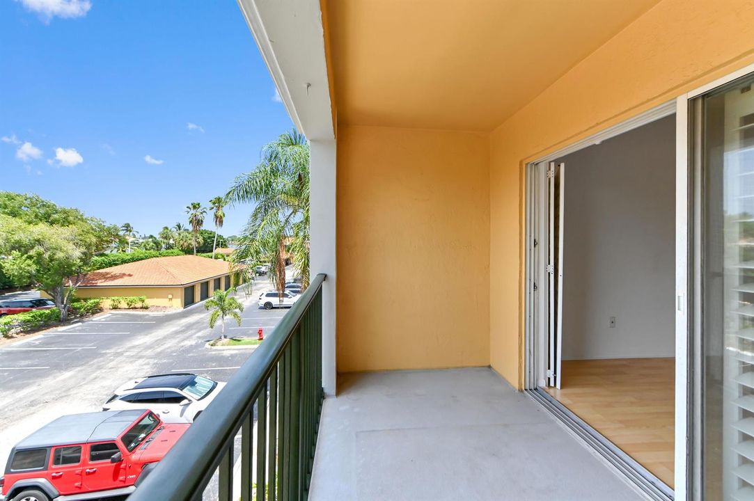 25 balcony 03