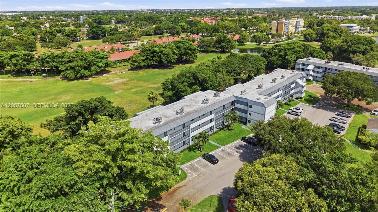 На продажу: $184,900 (2 спален, 2 ванн, 1025 Квадратных фут)