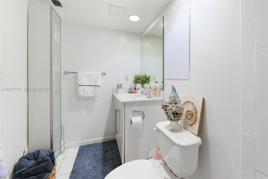 For Sale: $360,000 (1 beds, 1 baths, 1021 Square Feet)