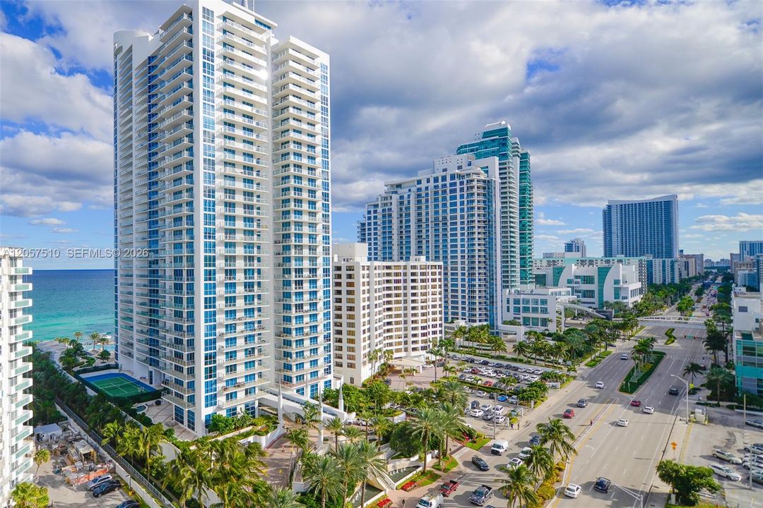 For Sale: $360,000 (1 beds, 1 baths, 1021 Square Feet)