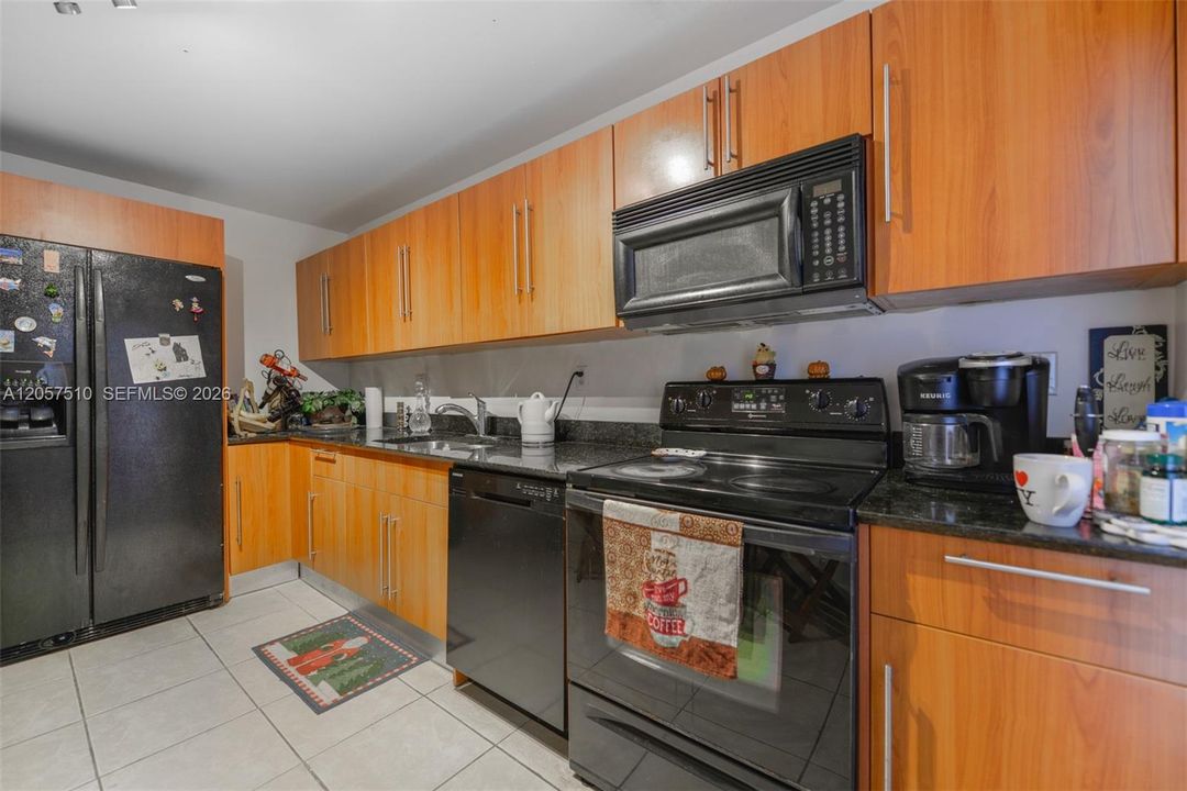For Sale: $360,000 (1 beds, 1 baths, 1021 Square Feet)