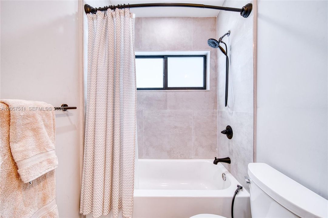 На продажу: $809,000 (3 спален, 2 ванн, 1281 Квадратных фут)