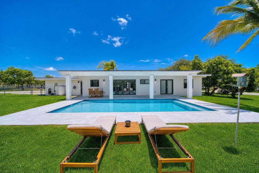 На продажу: $809,000 (3 спален, 2 ванн, 1281 Квадратных фут)