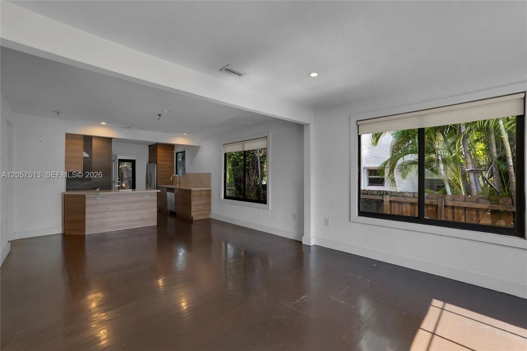 En Venta: $789,900 (2 camas, 2 baños, 1227 Pies cuadrados)