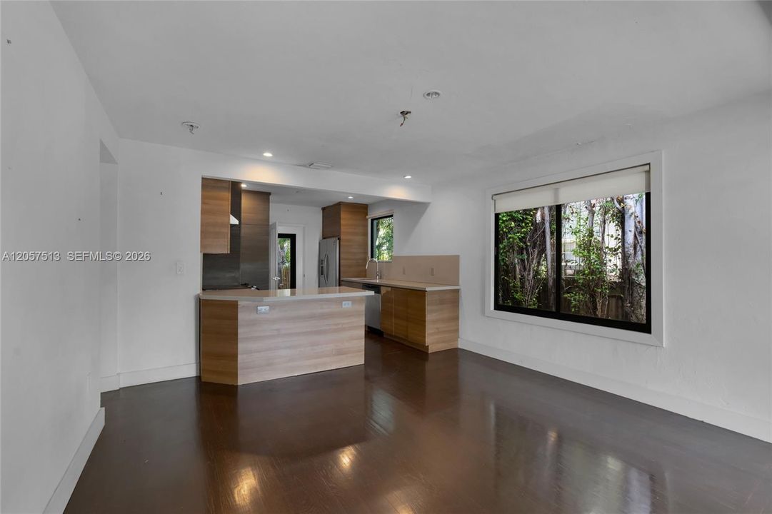 En Venta: $789,900 (2 camas, 2 baños, 1227 Pies cuadrados)