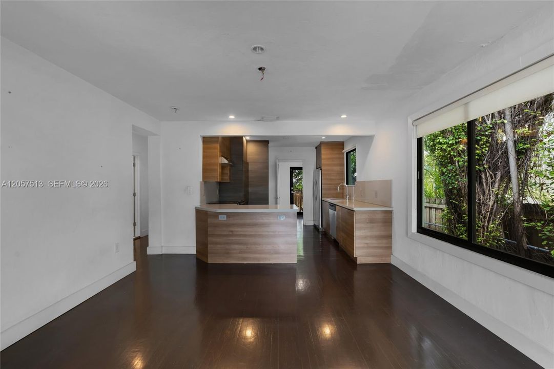En Venta: $789,900 (2 camas, 2 baños, 1227 Pies cuadrados)