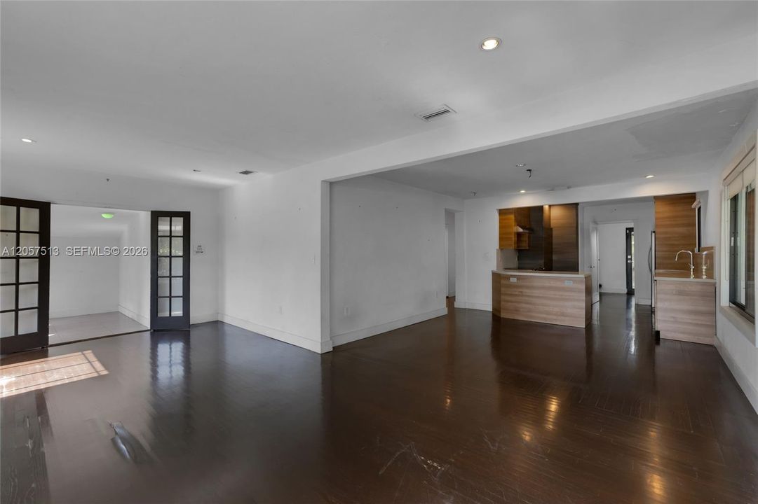 En Venta: $789,900 (2 camas, 2 baños, 1227 Pies cuadrados)