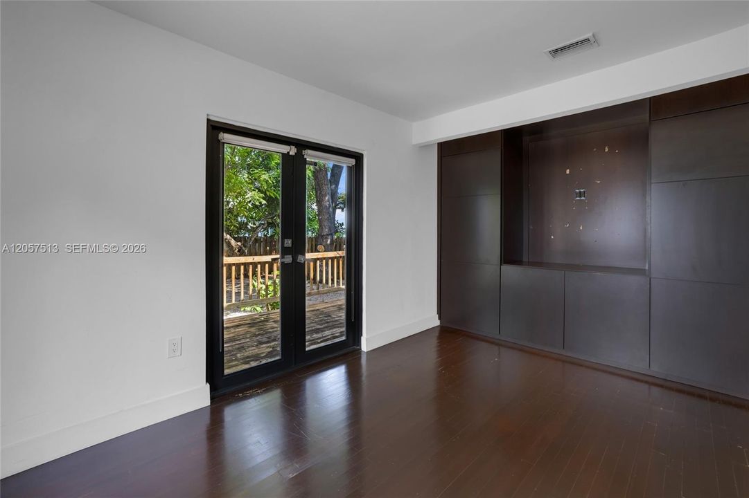 En Venta: $789,900 (2 camas, 2 baños, 1227 Pies cuadrados)