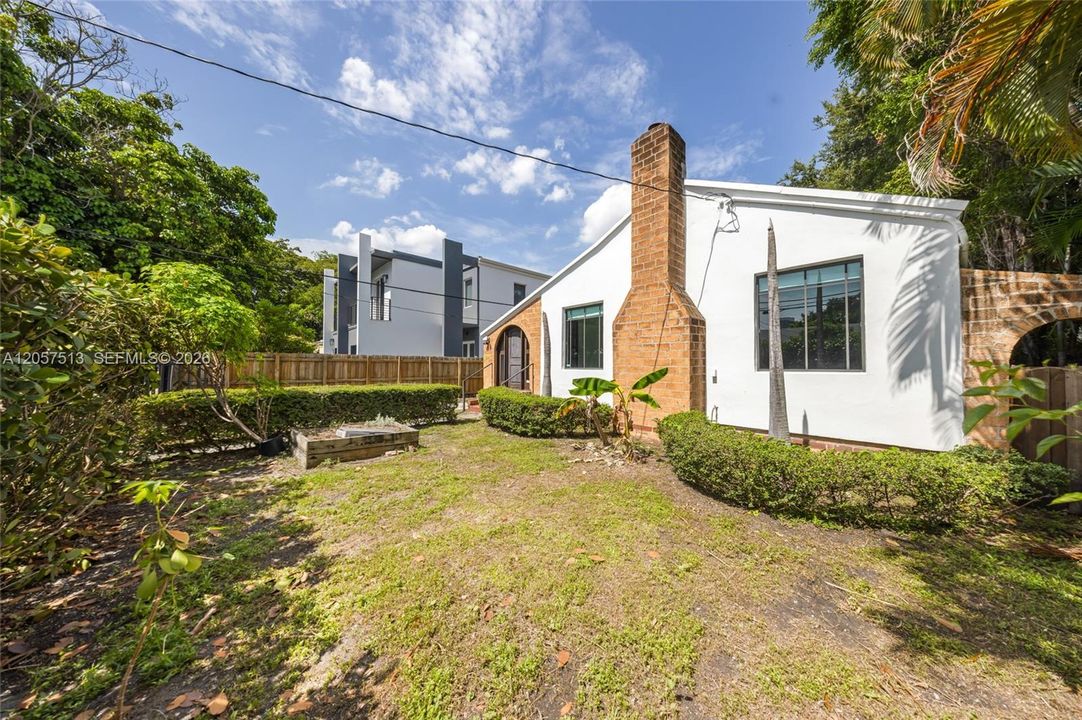 En Venta: $789,900 (2 camas, 2 baños, 1227 Pies cuadrados)