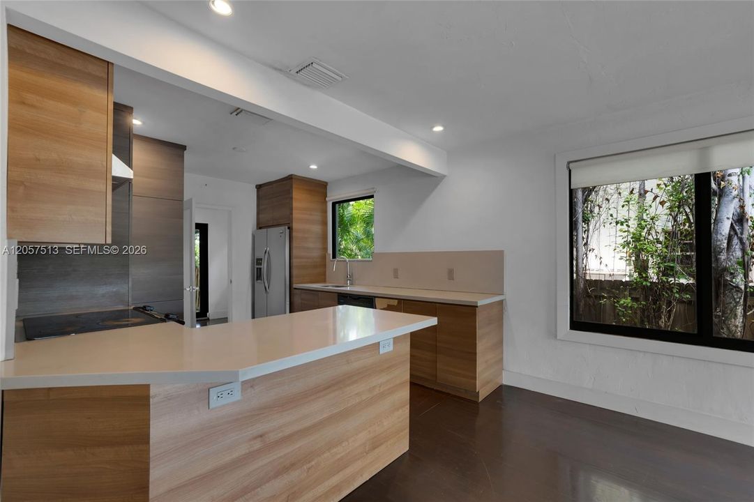 En Venta: $789,900 (2 camas, 2 baños, 1227 Pies cuadrados)