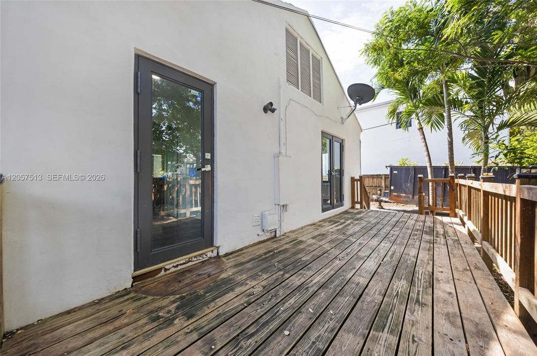 En Venta: $789,900 (2 camas, 2 baños, 1227 Pies cuadrados)