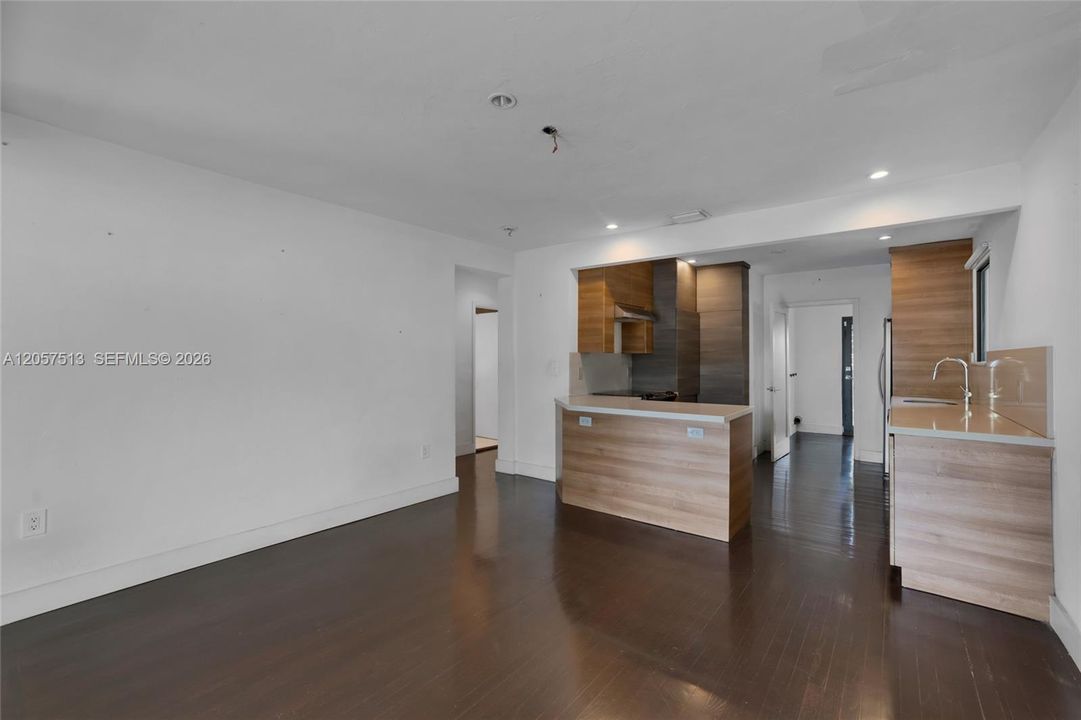 En Venta: $789,900 (2 camas, 2 baños, 1227 Pies cuadrados)