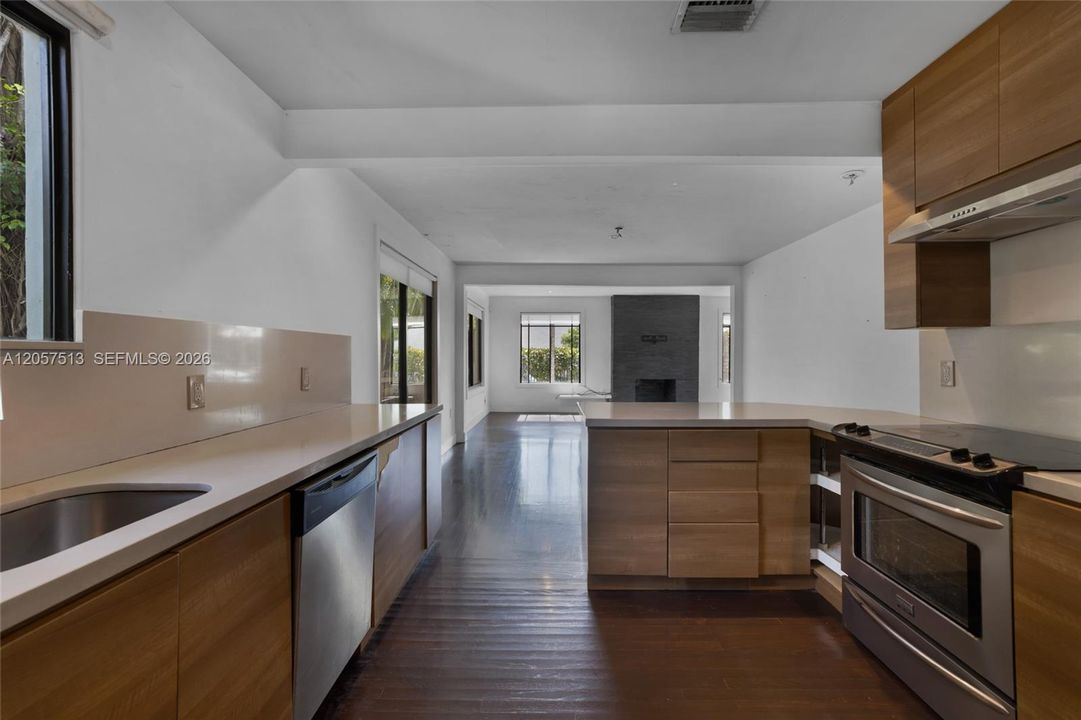 En Venta: $789,900 (2 camas, 2 baños, 1227 Pies cuadrados)