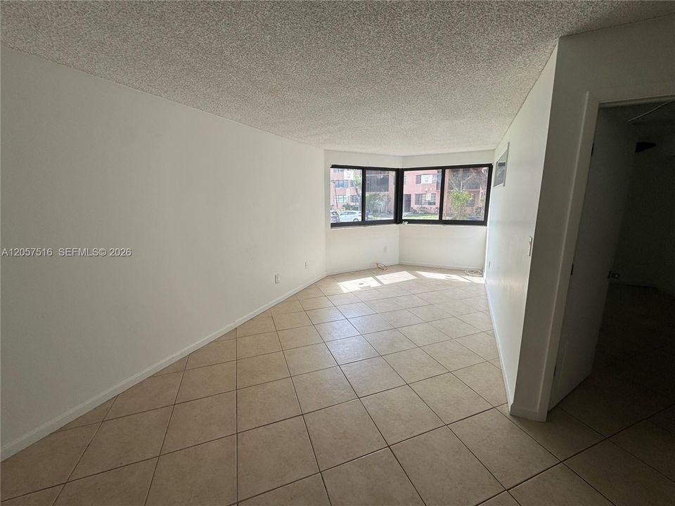 В аренду: $1,650 (0 спален, 1 ванн, 590 Квадратных фут)