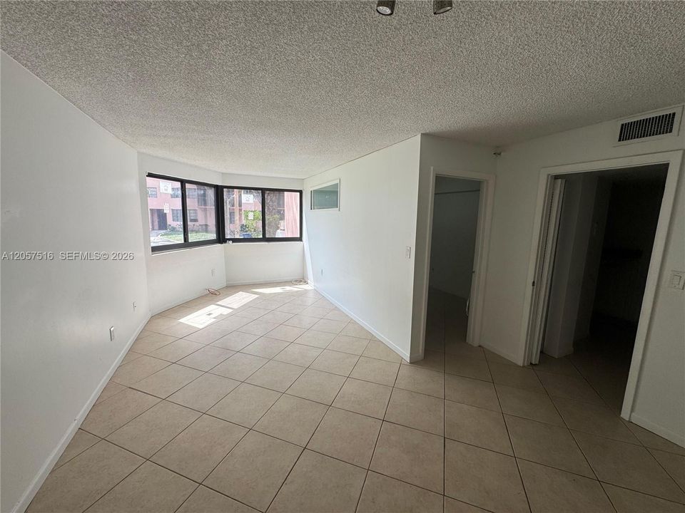В аренду: $1,650 (0 спален, 1 ванн, 590 Квадратных фут)