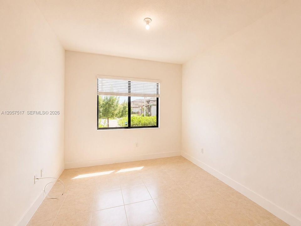 En Venta: $755,000 (4 camas, 3 baños, 2611 Pies cuadrados)
