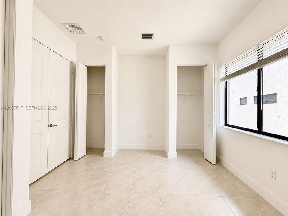 En Venta: $755,000 (4 camas, 3 baños, 2611 Pies cuadrados)