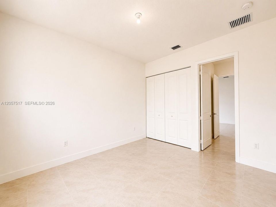 En Venta: $755,000 (4 camas, 3 baños, 2611 Pies cuadrados)