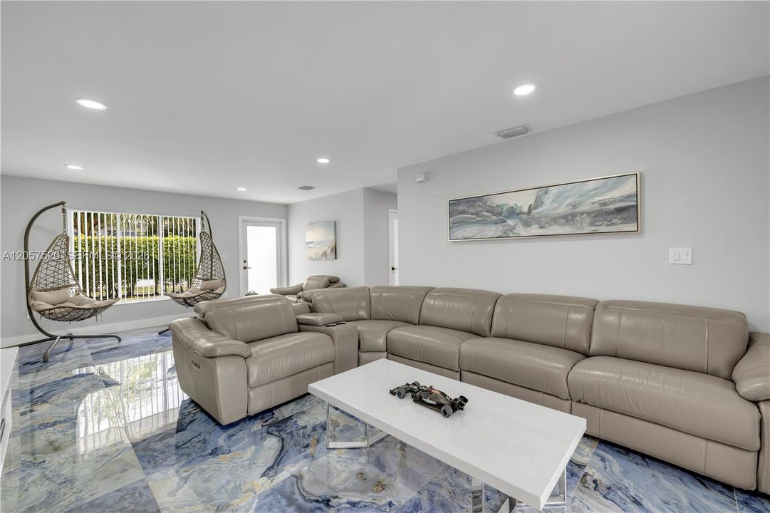 В аренду: $3,900 (2 спален, 2 ванн, 1513 Квадратных фут)