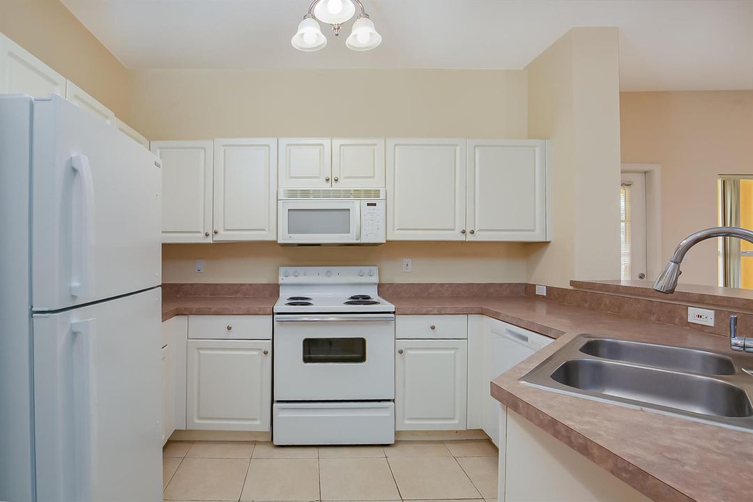 5015 Fairways CIR 305