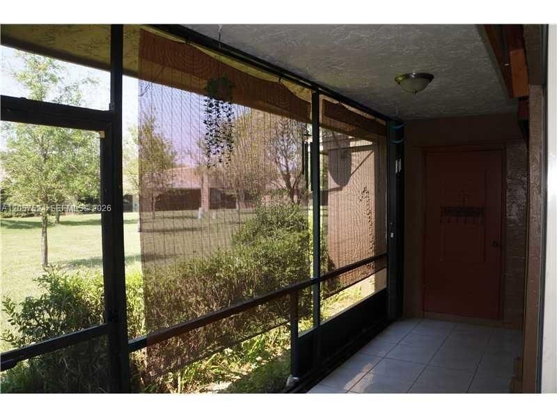 For Rent: $2,650 (2 beds, 2 baths, 976 Square Feet)