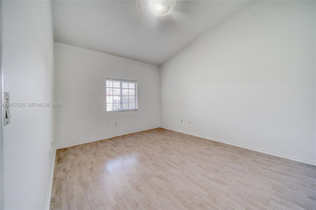 В аренду: $2,500 (2 спален, 2 ванн, 1258 Квадратных фут)