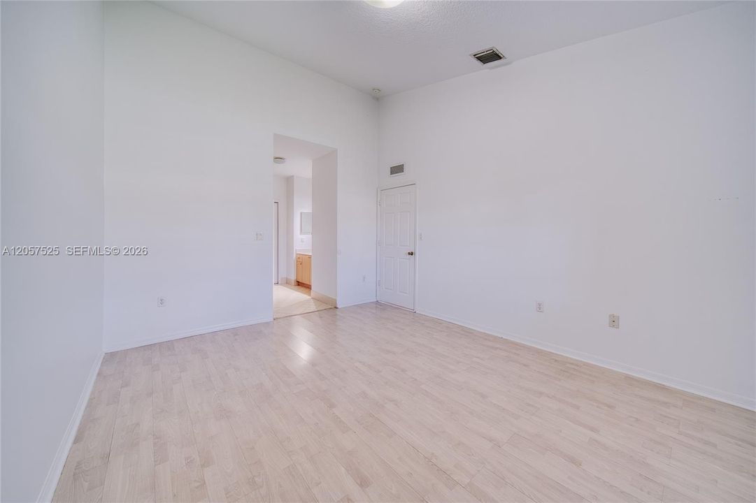 В аренду: $2,500 (2 спален, 2 ванн, 1258 Квадратных фут)