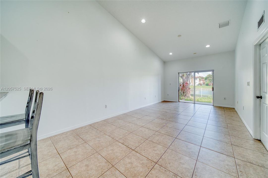 В аренду: $2,500 (2 спален, 2 ванн, 1258 Квадратных фут)