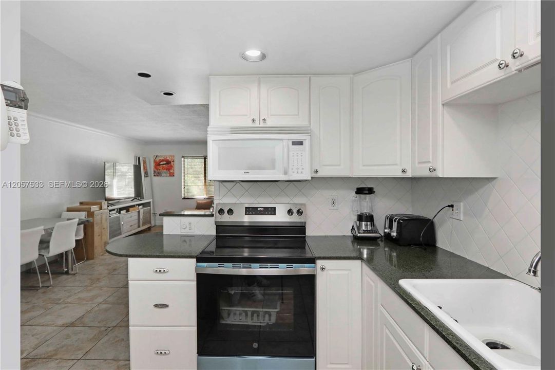 En Venta: $369,000 (2 camas, 1 baños, 805 Pies cuadrados)
