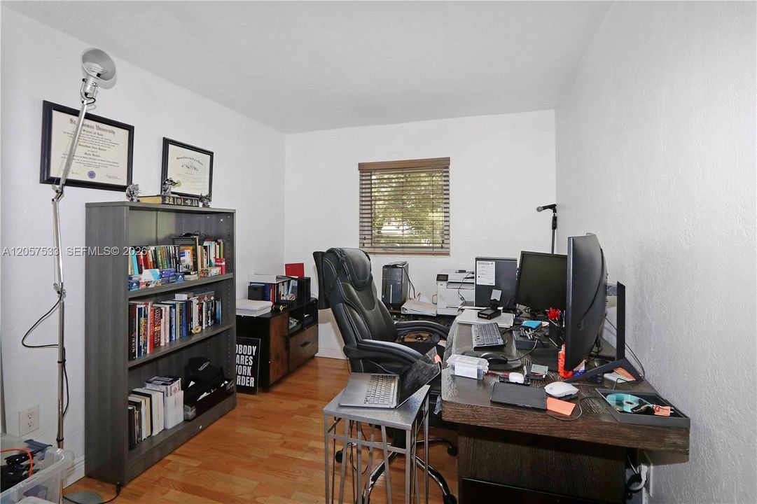 En Venta: $369,000 (2 camas, 1 baños, 805 Pies cuadrados)