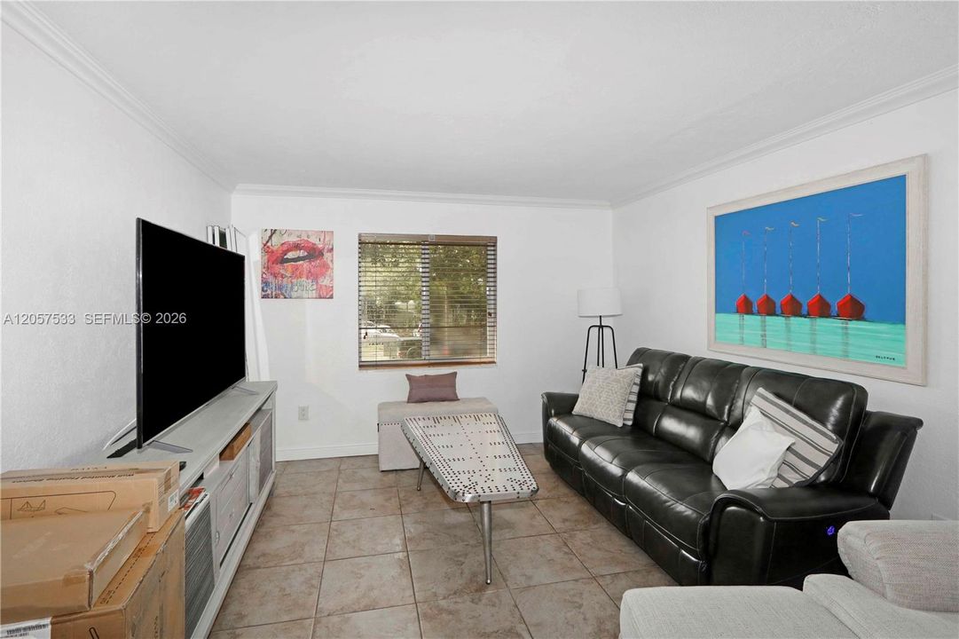 En Venta: $369,000 (2 camas, 1 baños, 805 Pies cuadrados)