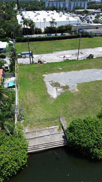 На продажу: $5,000,000 (1.25 acres)