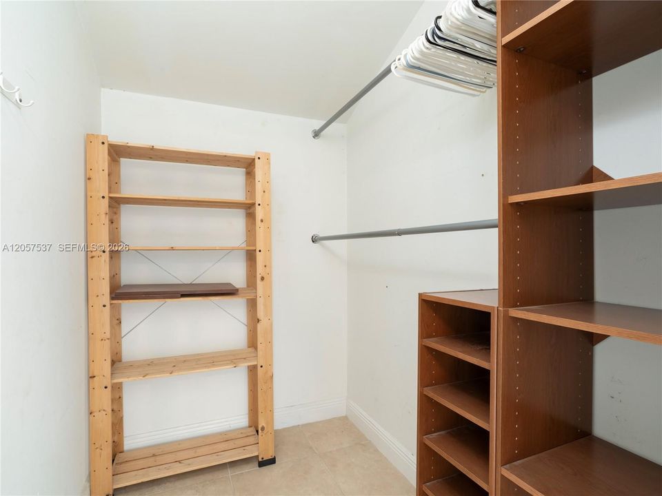 For Rent: $3,200 (3 beds, 2 baths, 1220 Square Feet)