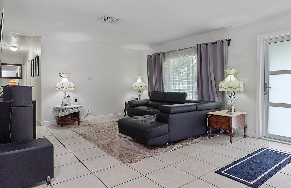 830 SW 1st Ave Pompano Beach - - 009