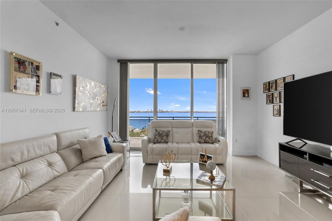 For Rent: $5,000 (2 beds, 2 baths, 1735 Square Feet)