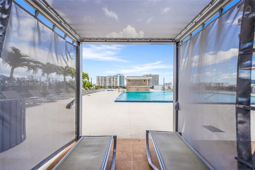 For Rent: $5,000 (2 beds, 2 baths, 1735 Square Feet)