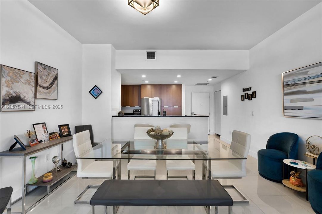 For Rent: $5,000 (2 beds, 2 baths, 1735 Square Feet)