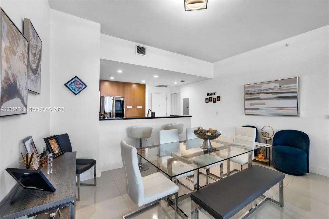 For Rent: $5,000 (2 beds, 2 baths, 1735 Square Feet)