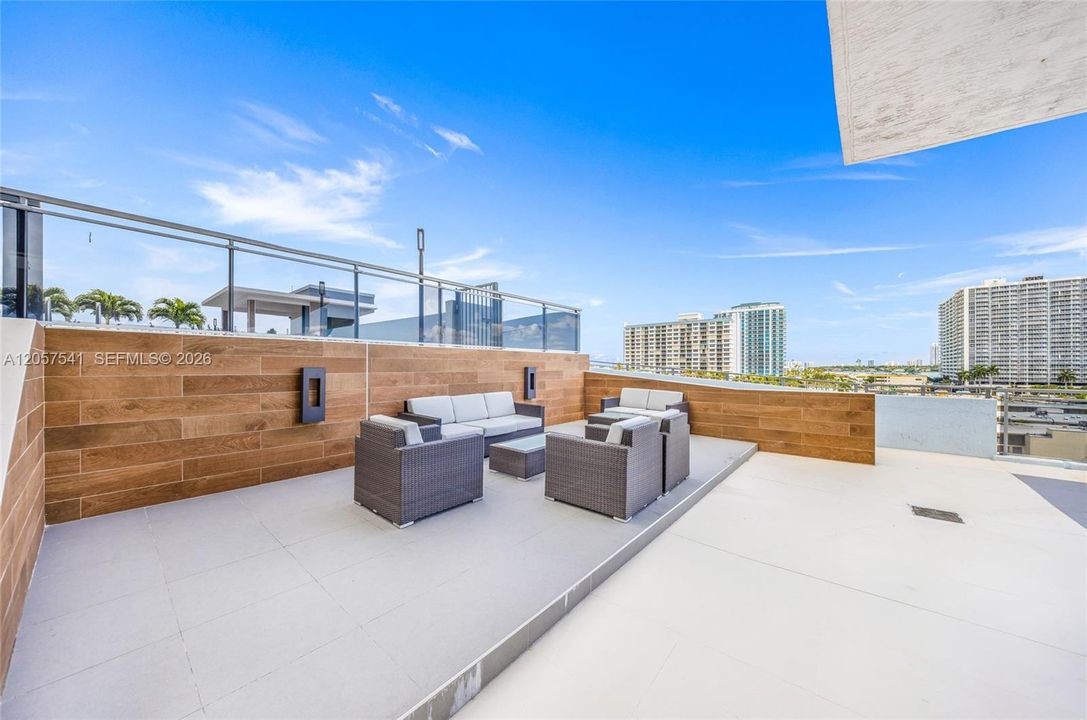 For Rent: $5,000 (2 beds, 2 baths, 1735 Square Feet)