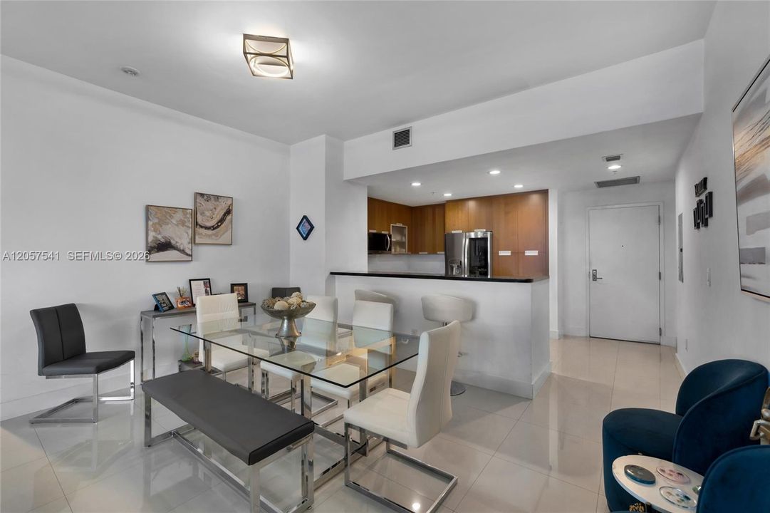 For Rent: $5,000 (2 beds, 2 baths, 1735 Square Feet)