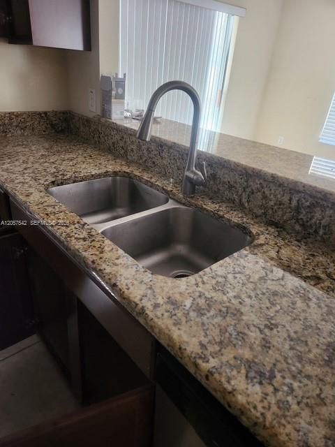 En Renta: $2,250 (3 camas, 2 baños, 1372 Pies cuadrados)