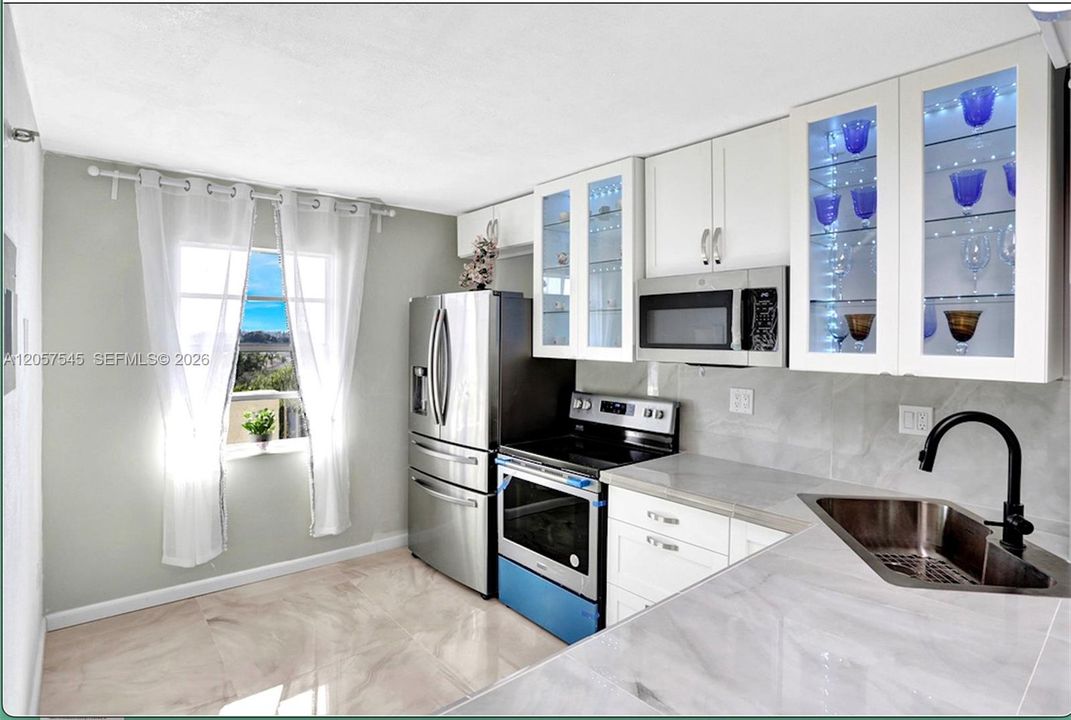 На продажу: $175,000 (2 спален, 2 ванн, 1260 Квадратных фут)