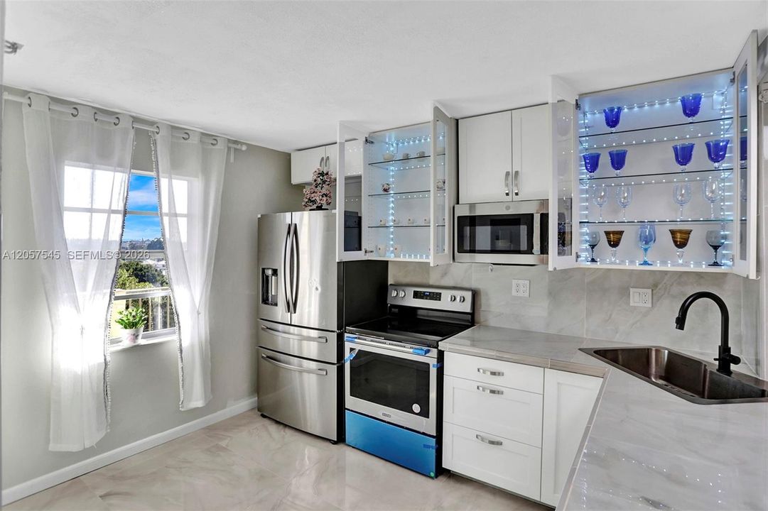 На продажу: $175,000 (2 спален, 2 ванн, 1260 Квадратных фут)