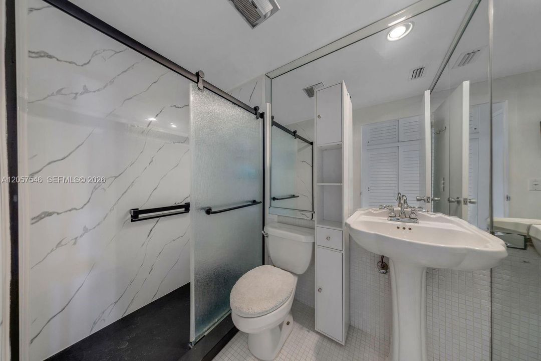 На продажу: $375,000 (2 спален, 2 ванн, 1120 Квадратных фут)