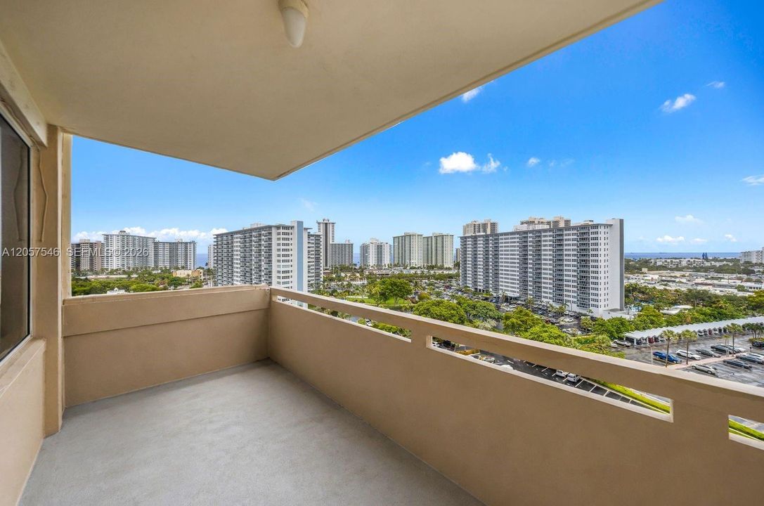На продажу: $375,000 (2 спален, 2 ванн, 1120 Квадратных фут)