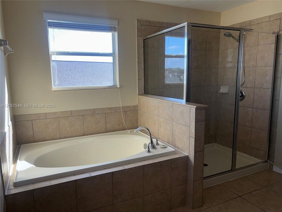 For Rent: $3,000 (5 beds, 2 baths, 3108 Square Feet)