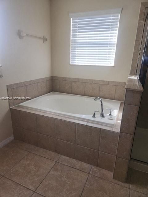 For Rent: $3,000 (5 beds, 2 baths, 3108 Square Feet)
